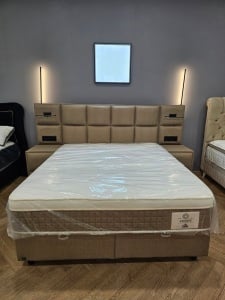 Set Pat tapitat Amore, capuccino, cu unitati cu lumini si saltea inclusa