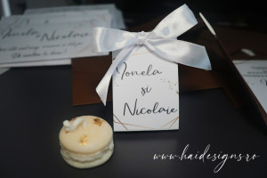 Lumină de Vis: Mărturie Macaron cu Foiță de Aur - Img 2