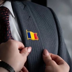 Insigna tip drapel tricolor Romania, tip brosa, 22mm - Img 7