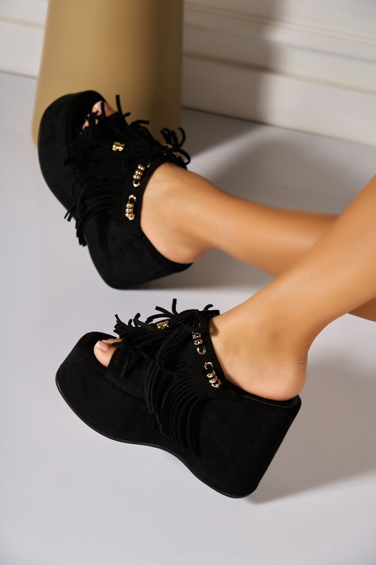 Női papucsok Fordított műbőr Fekete Halya
