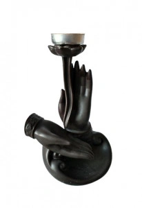 Candela din ceramica neagra maini