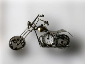 Motocicleta metal vintage cu ceas 1