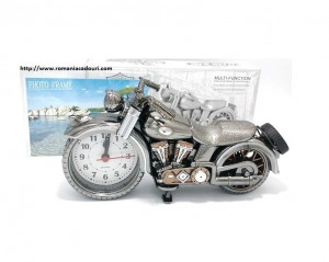 Ceas cu motocicleta din plastic  si rama foto