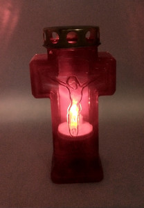 Candela rosie plastic cu LED in forma de cruce