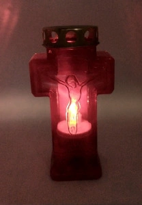 Candela rosie plastic cu LED in forma de cruce