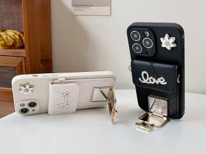 iPhone case with built-in mirror and rhinestone decoration