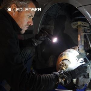 Lanterna LED Lenser P7 SE 4xAAA max 500 Lumeni - echipament pentru pescuit - Fisela