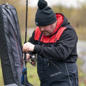 Hanorac Pescuit Daiwa Black Red Hoodie - echipament pentru pescuit - Fisela