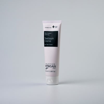Cremă calmantă cu Arbore de ceai pentru un ten sesnibil - 100 ml.