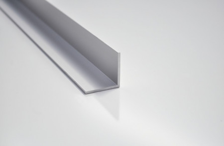 Angolari PVC 100 x 100 colore bianco spessore 2 mm, unita vendita 6 barre di 6 mt
