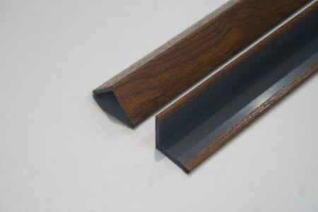 Angolari PVC 20 x 20 pellicolati in 77 colori spessore 2 mm, paco da 3 barre di 6 mt