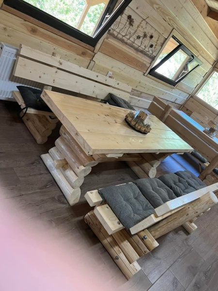 Set masă cu băncute din buștean - Img 3