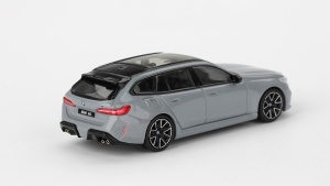 1:64 BMW M5 Touring Brooklyn Grey Metallic - Img 2