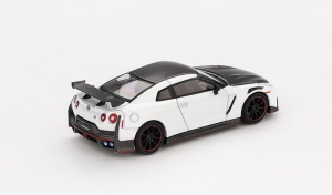 1:64 Nissan GT-R Nismo 2024 Brilliant White Pearl - Img 2