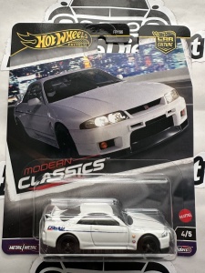 1:64 Nissan Skyline GT-R (BCNR33) Modern Classics