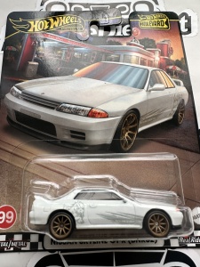 1:64 Nissan Skyline GT-R (BNR32) Boulevard Series