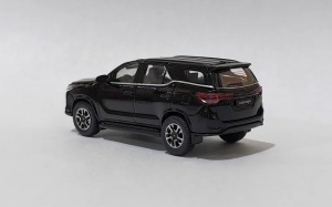1:64 2023 Toyota Fortuner Attitude Black - Img 2