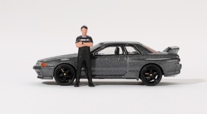 1:64 Nissan Skyline GT-R (R32) Gunmetal with Matsuda Figure - Img 3