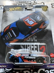 1:64 2023 Nissan Z Slide Street 2