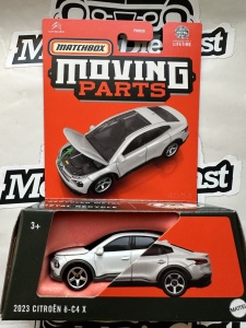 1:64 2023 Citroen e-C4 X White Moving Parts