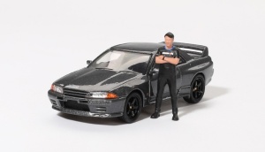 1:64 Nissan Skyline GT-R (R32) Gunmetal with Matsuda Figure