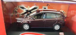 1:43 Seat Altea XL Dark/Red