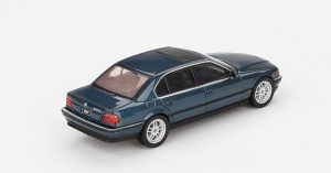 1:64 BMW 750IL Sorrento Blue Metallic - Img 2