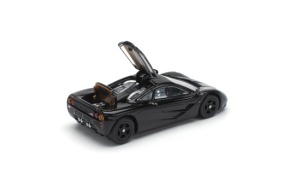 1:64 McLaren F1 Jet Black - Img 3