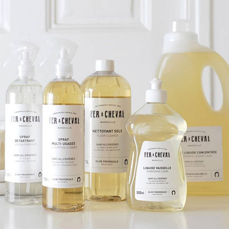 Detergentul lichid de spălat vase: 4 utilizări surprinzătoare