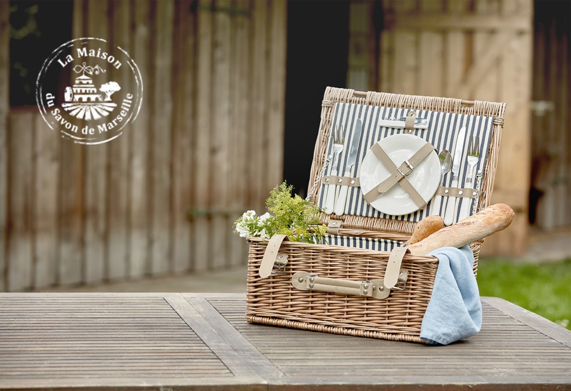 Trusa de cosmetice, pregătită pentru picnic!