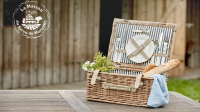 Trusa de cosmetice, pregătită pentru picnic!
