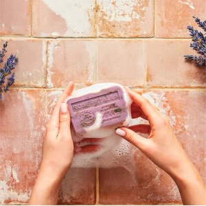 Sapun Exfoliant cu Unt de Shea Bio 250g - Petale de Trandafir - Img 2
