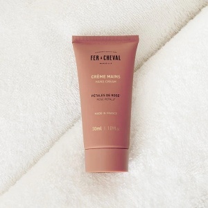 Crema de Maini hidratanta cu unt de Shea, ulei de Migdale 30ml - Petale de Trandafir - Fer a Cheval - Img 2