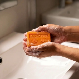 Sapun hidratant cu Unt de Shea bio 125g - Mandarina - Img 6