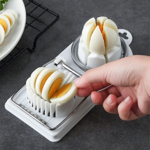 Feliator multifunctional pentru oua, mozzarela, fructe, 2 forme de feliere, agatatoare, 20 cm, Alb/Mov - Img 3