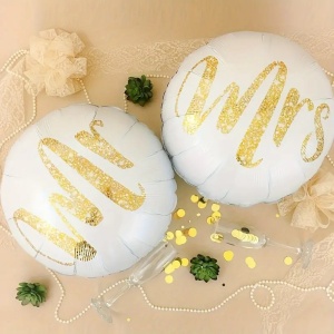 Set 12 Baloane din Folie Metalizata si din Latex, Model Mr Mrs, Tema Nunta, Baloane Party cu Confetti, 45 cm, 30 cm, Pai inclus, Umflare cu Aer sau Heliu, Alb/Auriu - Img 2