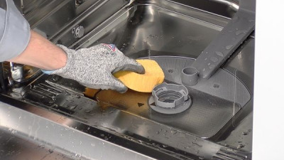 Mașina de spălat vase nu mai evacuează apa – cauze și soluții rapide