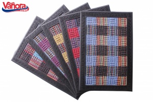 COVORAS INTRARE TEXTIL MULTICOL 40X60 CM - Img 1