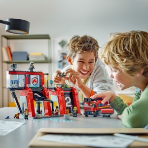 LEGO CITY STATIE SI CAMION DE POMPIERI 60414 - Img 3
