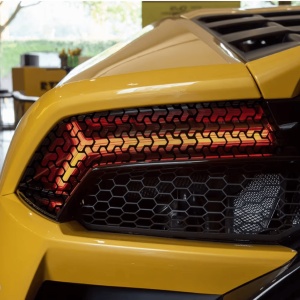 Set 2 folii autoadezive decupate pentru decorarea stopurilor auto, dimensiune 2 x 48 x 30cm, culoare Negru Mat, model HONEYCOMB TRIANGLE - Img 1