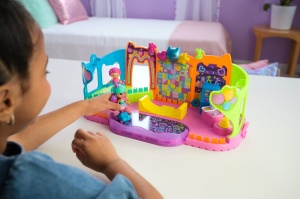GABBYS DOLLHOUSE SET DE JOACA CAMERA DE PETRECERE - Img 3