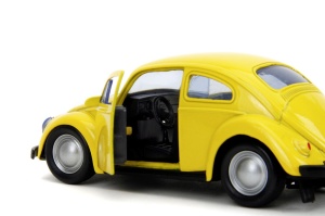 JADA TRANSFORMERS MASINUTA METALICA BUMBLEBEE VOLKSWAGEN BEETLE SCARA 1:32 - Img 4