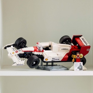 LEGO ICONS MCLAREN MP4/4 SI AYRTON SENNA 10330 - Img 4
