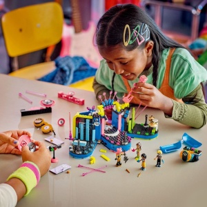 LEGO FRIENDS CONCURS MUZICAL IN ORASUL HEARTLAKE 42616 - Img 4