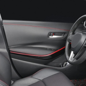 Banda decorativa pentru interiorul vehiculului, lungime 2m, din piele ecologica, culoare Neagra + cusatura Rosie - Img 5