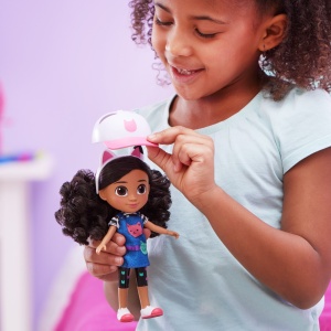 GABBYS DOLLHOUSE PAPUSA DE CALATORIE 20.3CM - Img 4