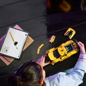 LEGO TECHNIC CHEVROLET CORVETTE STINGRAY 42205 - Img 4