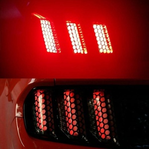 Set 2 folii autoadezive decupate pentru decorarea stopurilor auto, dimensiune 2 x 48 x 30cm, culoare Negru Mat, model HONEYCOMB - Img 4
