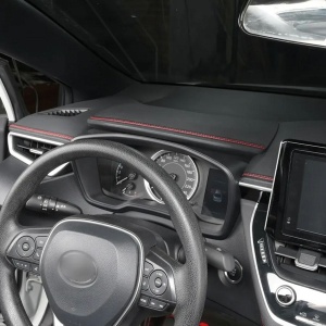 Banda decorativa pentru interiorul vehiculului, lungime 2m, din piele ecologica, culoare Neagra + cusatura Rosie - Img 6