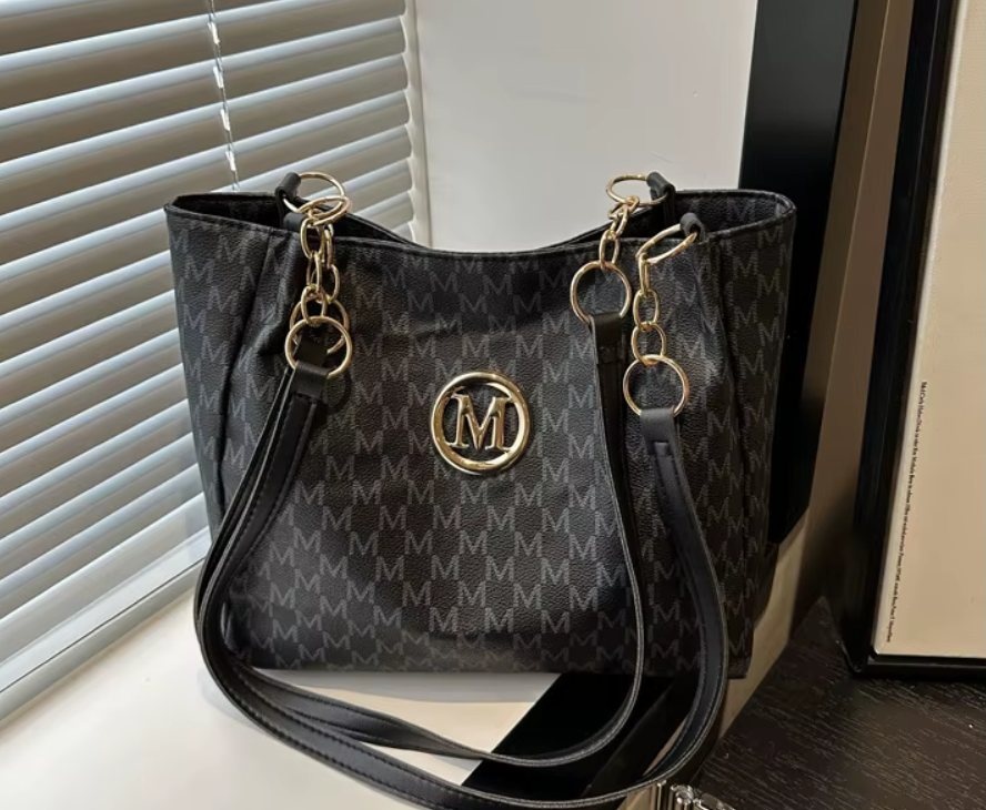 Geanta neagra de dama, incapatoare, Margot